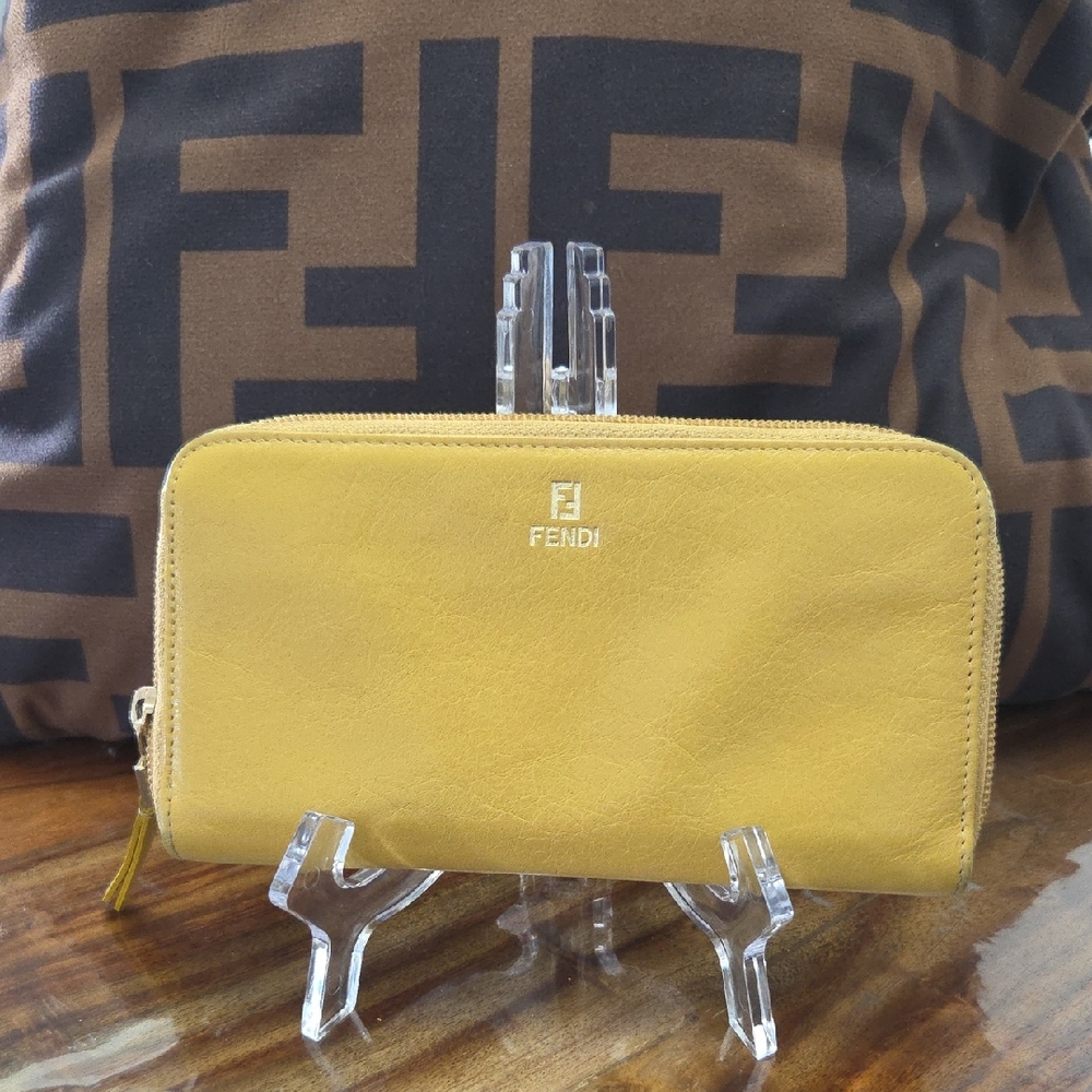 FENDI AUTH Mustard Leather Zip Wallet